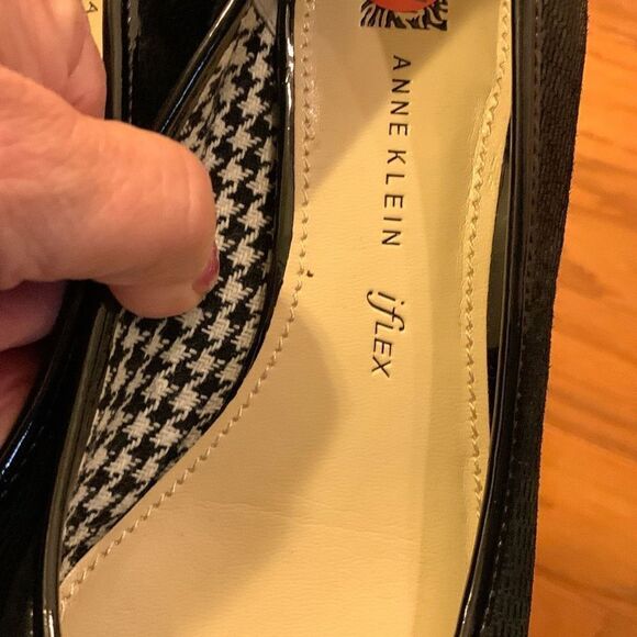 Anne Klein iflex Women's Black Leather Pointed Toe Buckle Pumps Size 6.5 - Picture 6 of 11